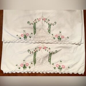 Vintage Mid-Century Embroidered Pillow Case Pair
